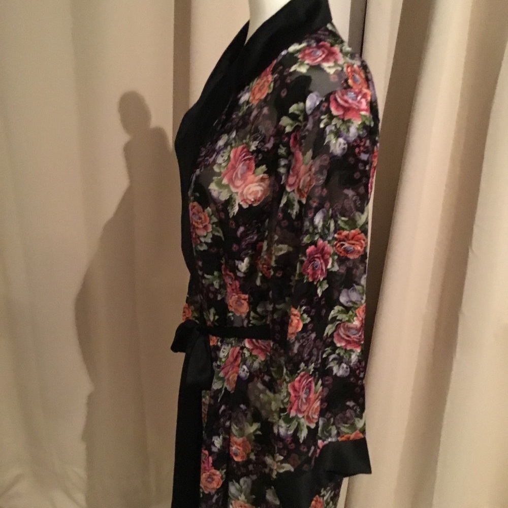 Victoria’s Secret Robe - Picture 4 of 12